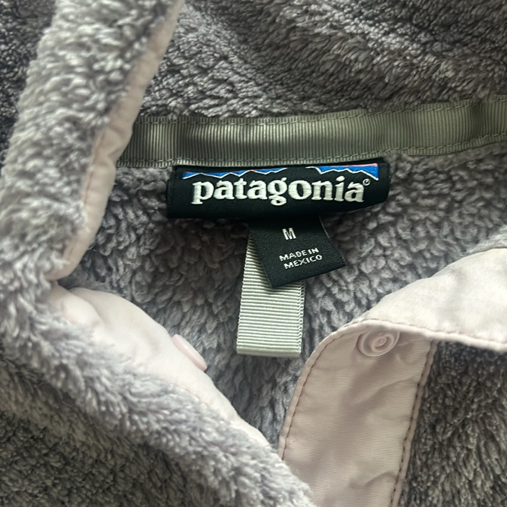 Lightly used Women’s size M Patagonia snap T fleece - Picture 2 of 2